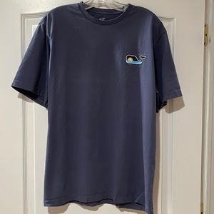 Men’s Vineyard Vines T-shirt.